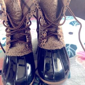 Nature Breeze boots size 6